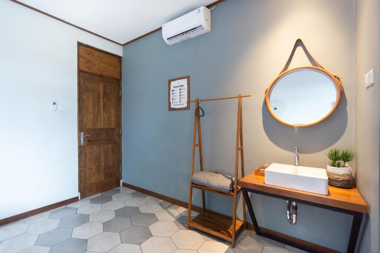 Interconnection Hostel Kuta  Exterior photo