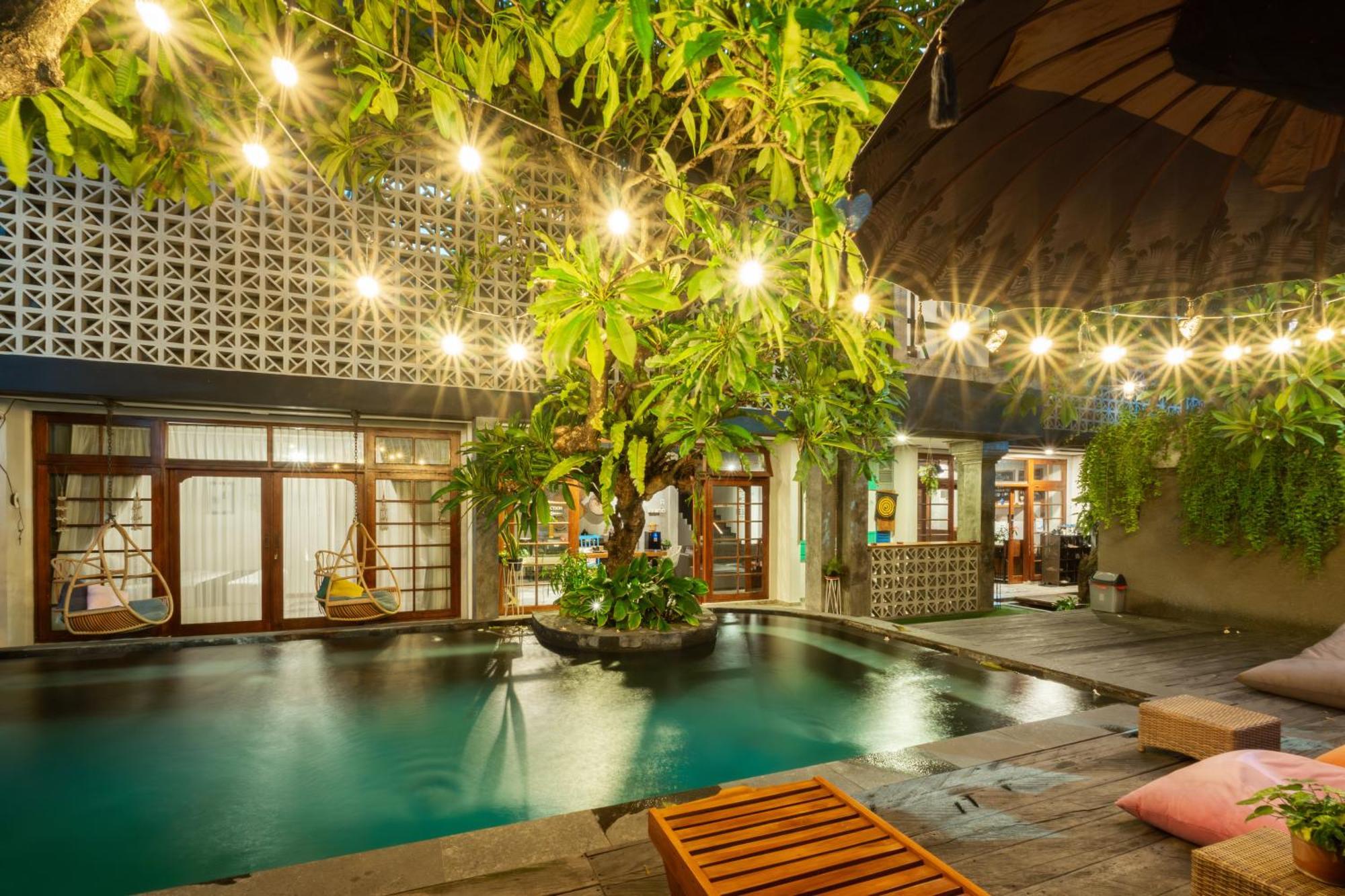 Interconnection Hostel Kuta  Exterior photo