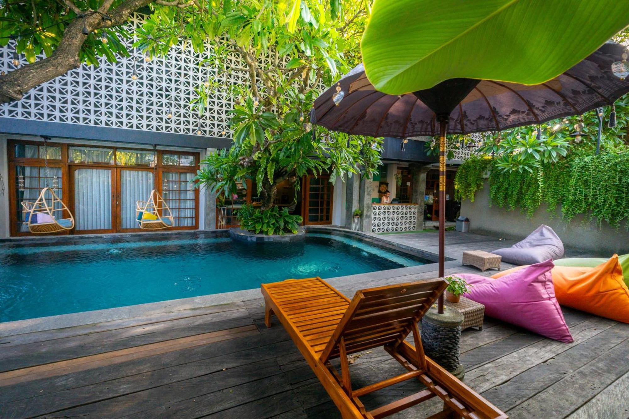 Interconnection Hostel Kuta  Exterior photo