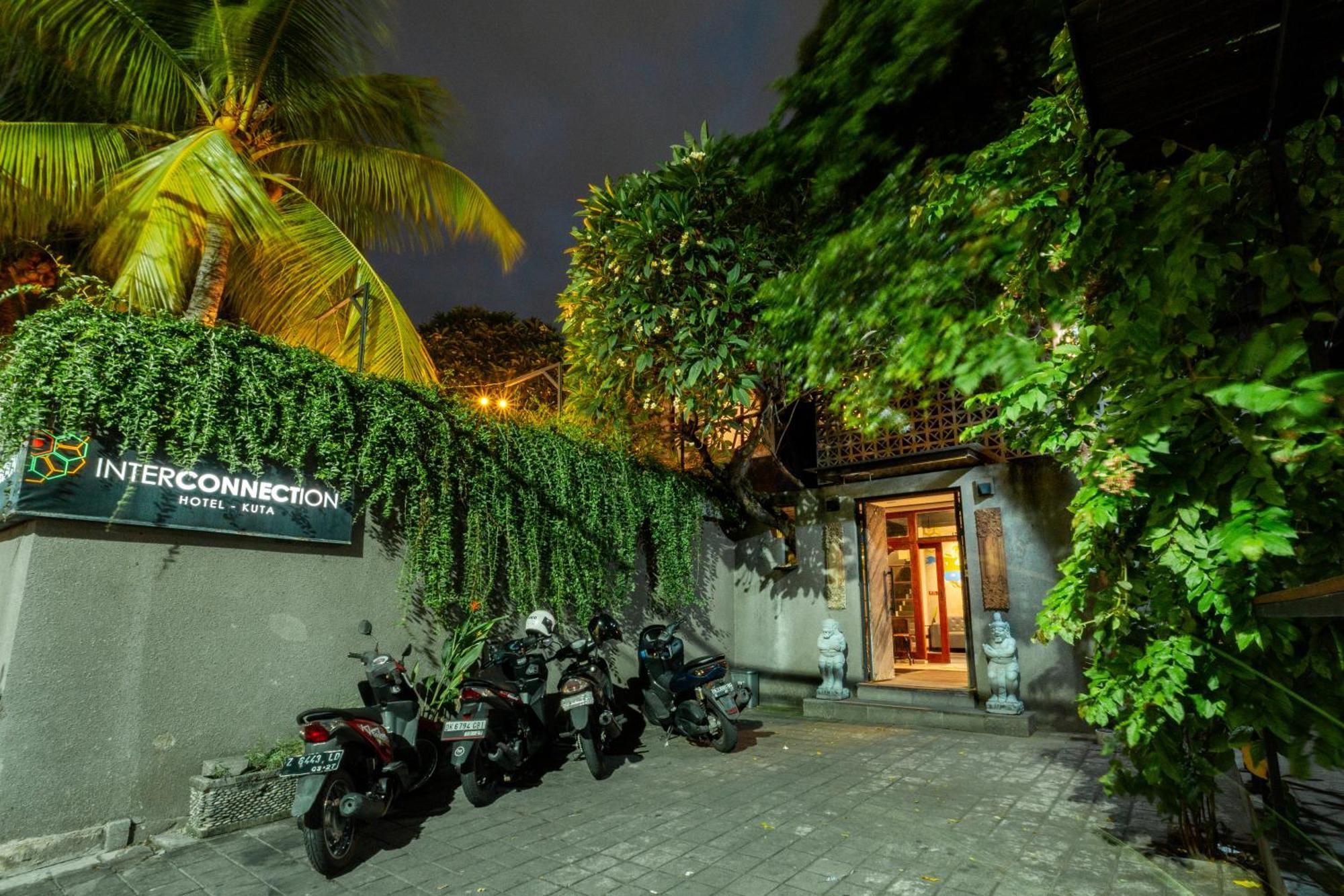 Interconnection Hostel Kuta  Exterior photo