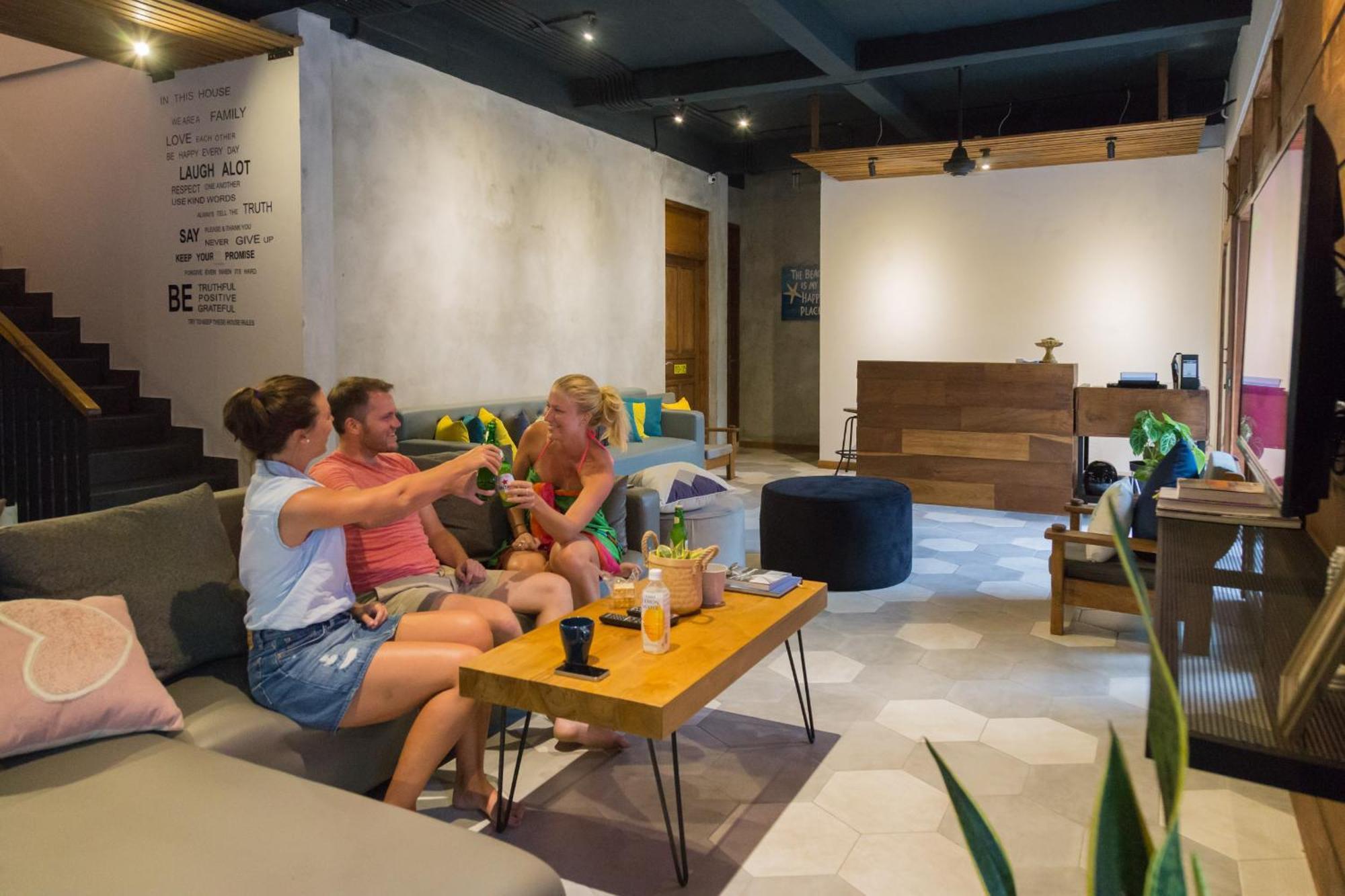 Interconnection Hostel Kuta  Exterior photo